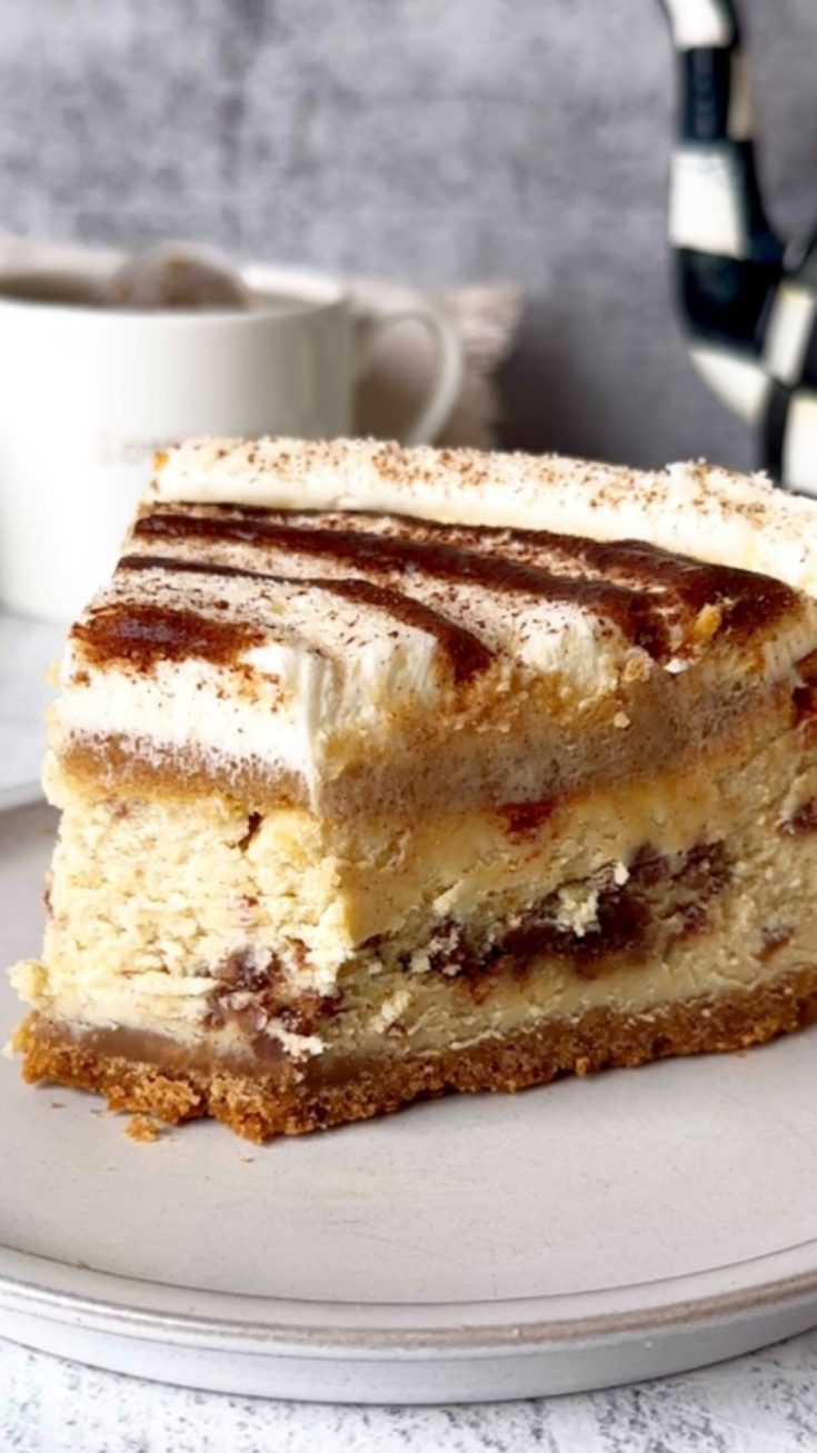 Cinnamon Roll Cheesecake