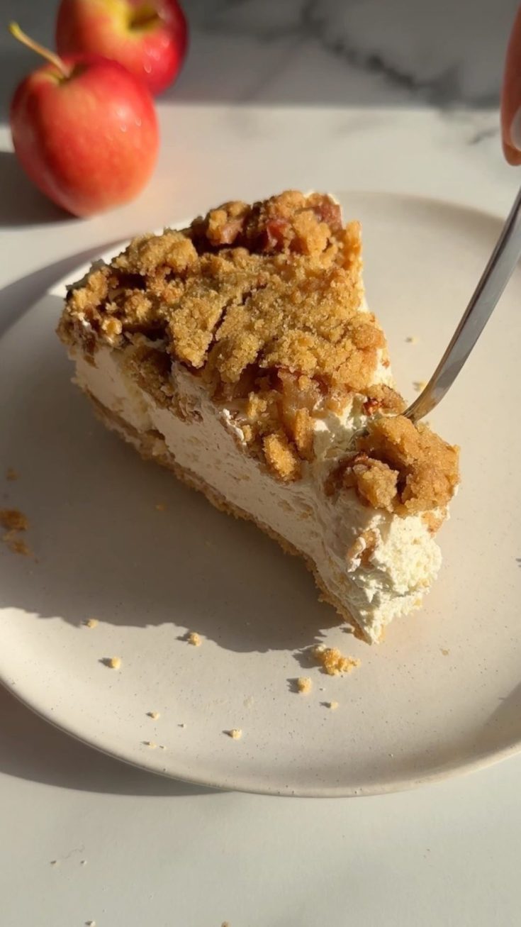 Creamy Apple Crumble Cheesecake