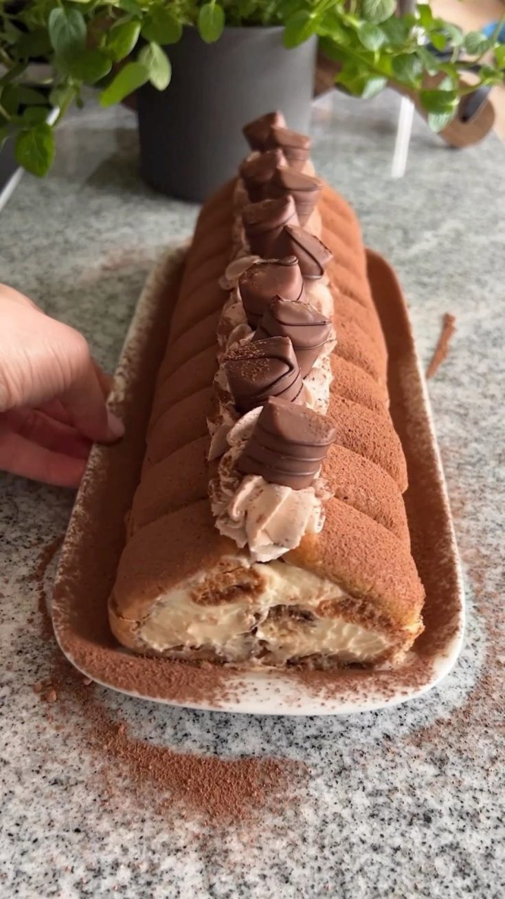 Kinder Bueno Tiramisu Roll