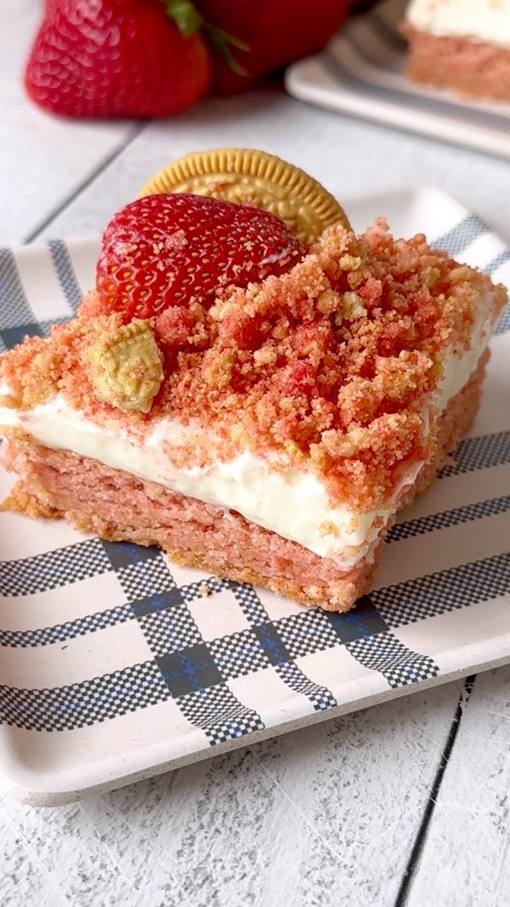 Strawberry Shortcake Crunch Bars