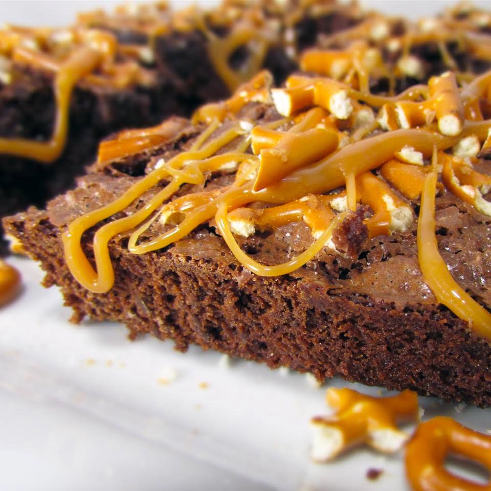 Easy Caramel Pretzel Brownies - Maria's Kitchen