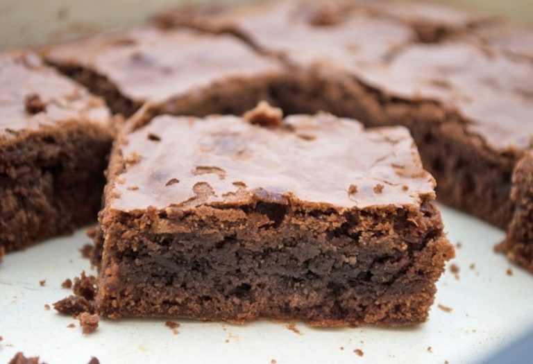 Moist & Delicious Chocolate Brownies - Maria's Kitchen