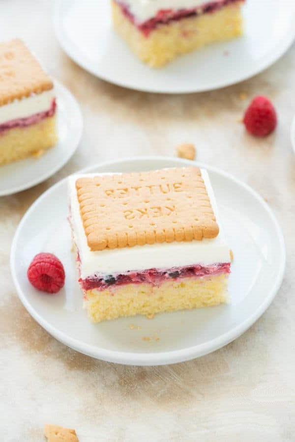 Shortbread Cake with Custard and Berries