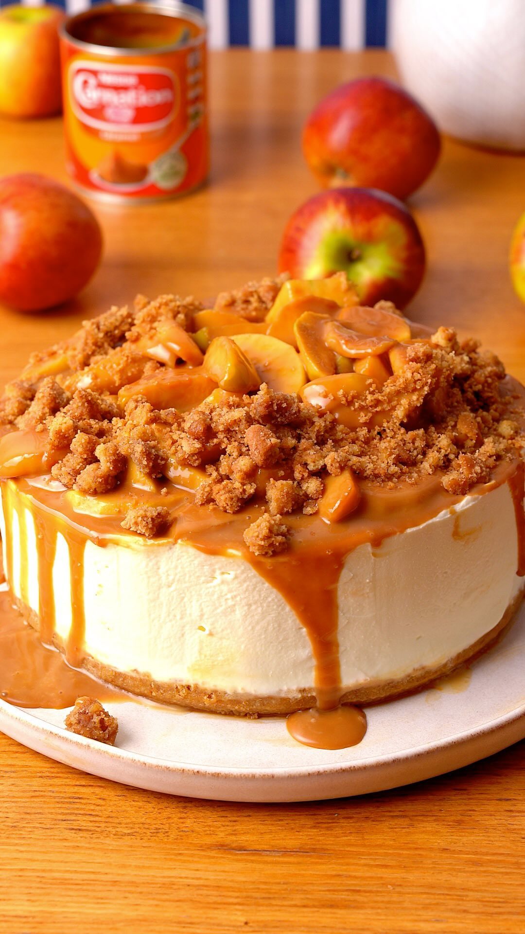 Apple Crumble Caramel Cheesecake