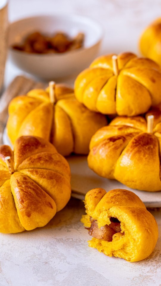 Apple Pumpkin Bread Rolls