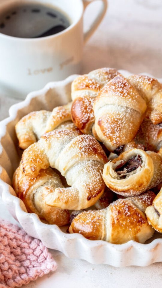 Easy Nut-Nougat Mini Croissants