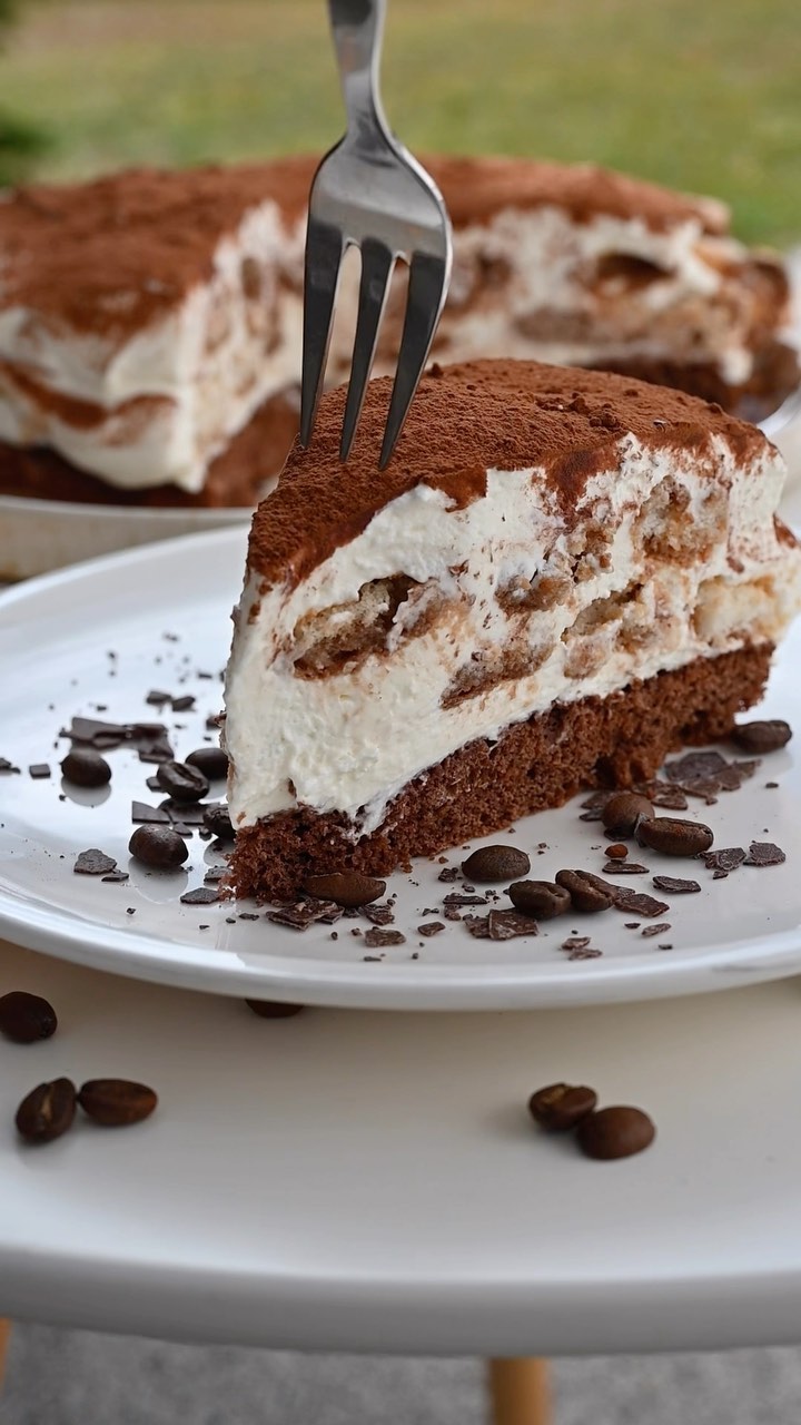 Tiramisu Cake