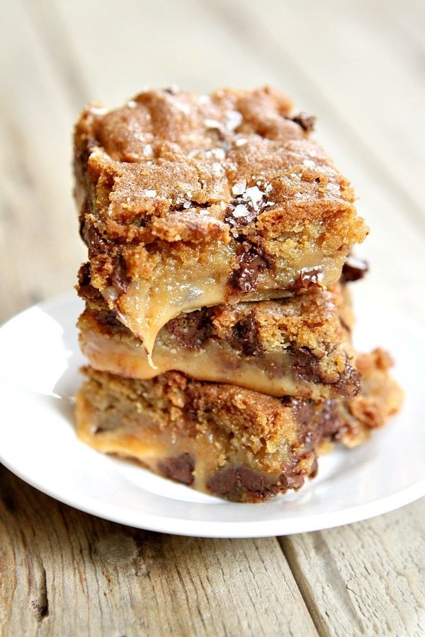 Salted Caramel Chocolate Chip Cookie Bar